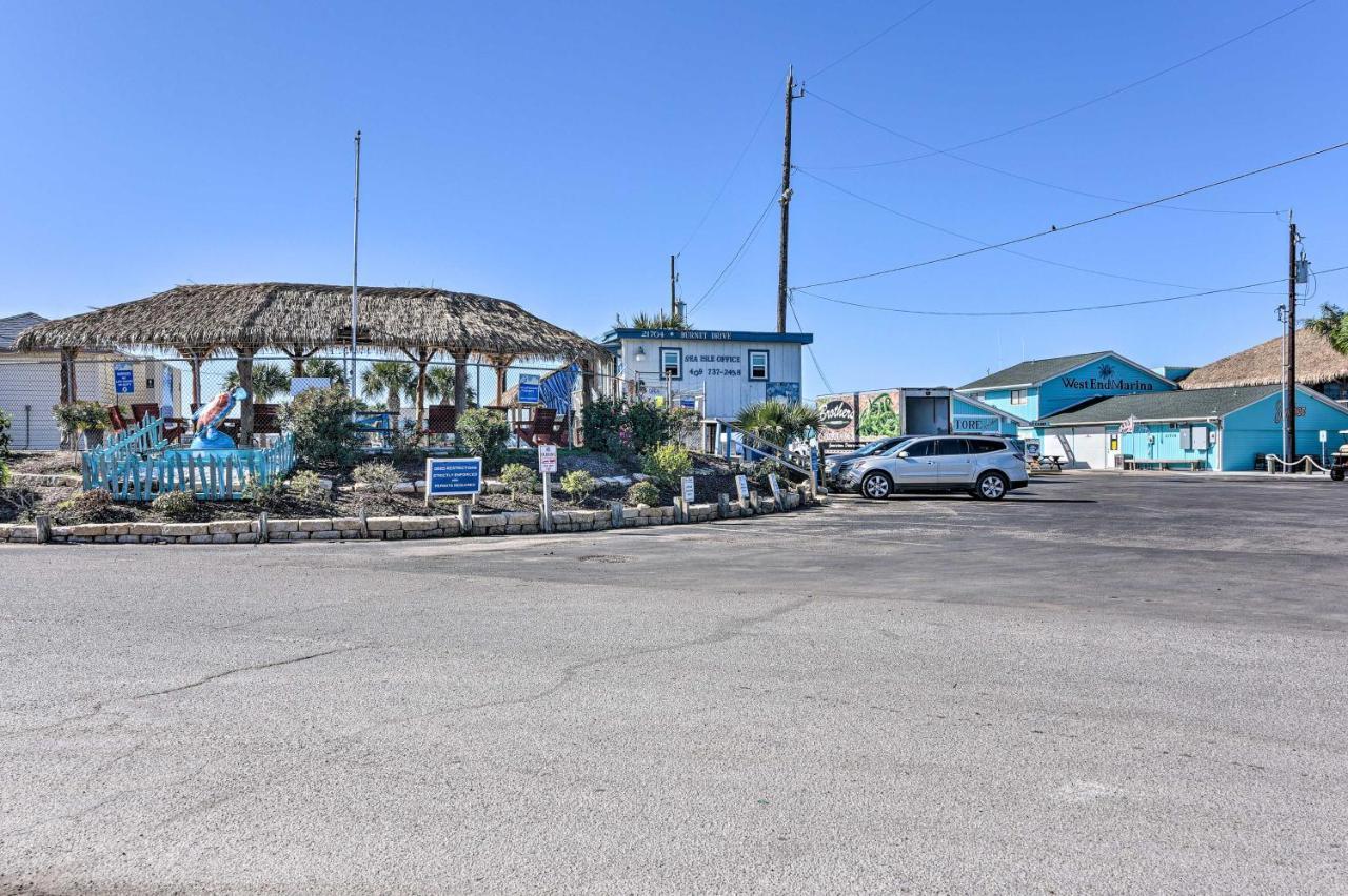 Oceanfront Galveston Home - Walk To Beach! ภายนอก รูปภาพ