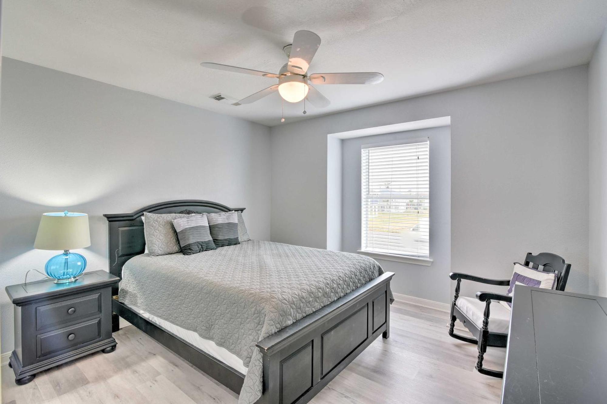Oceanfront Galveston Home - Walk To Beach! ภายนอก รูปภาพ