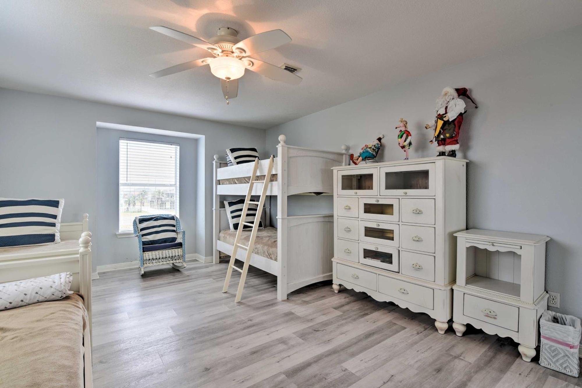 Oceanfront Galveston Home - Walk To Beach! ภายนอก รูปภาพ