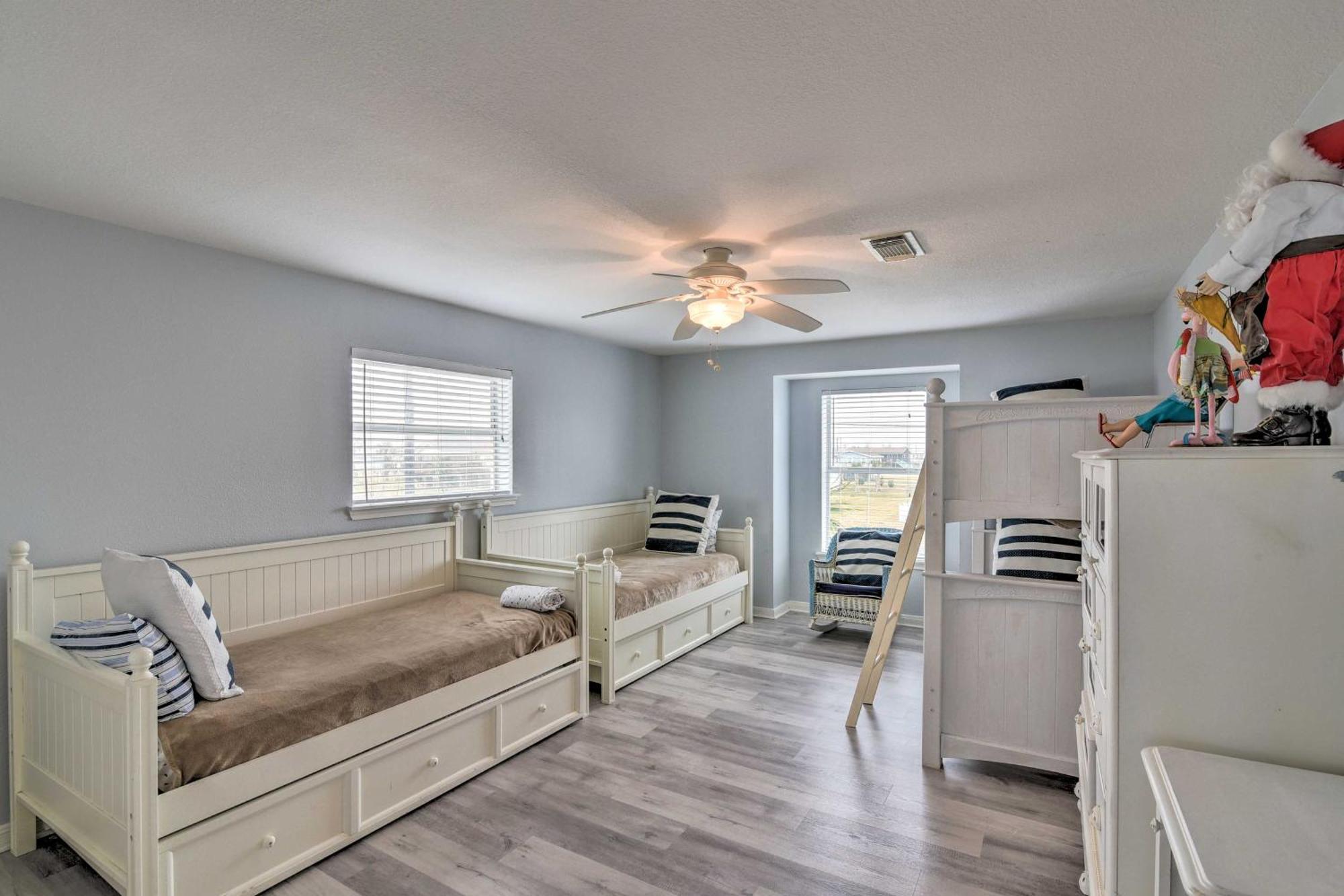Oceanfront Galveston Home - Walk To Beach! ภายนอก รูปภาพ