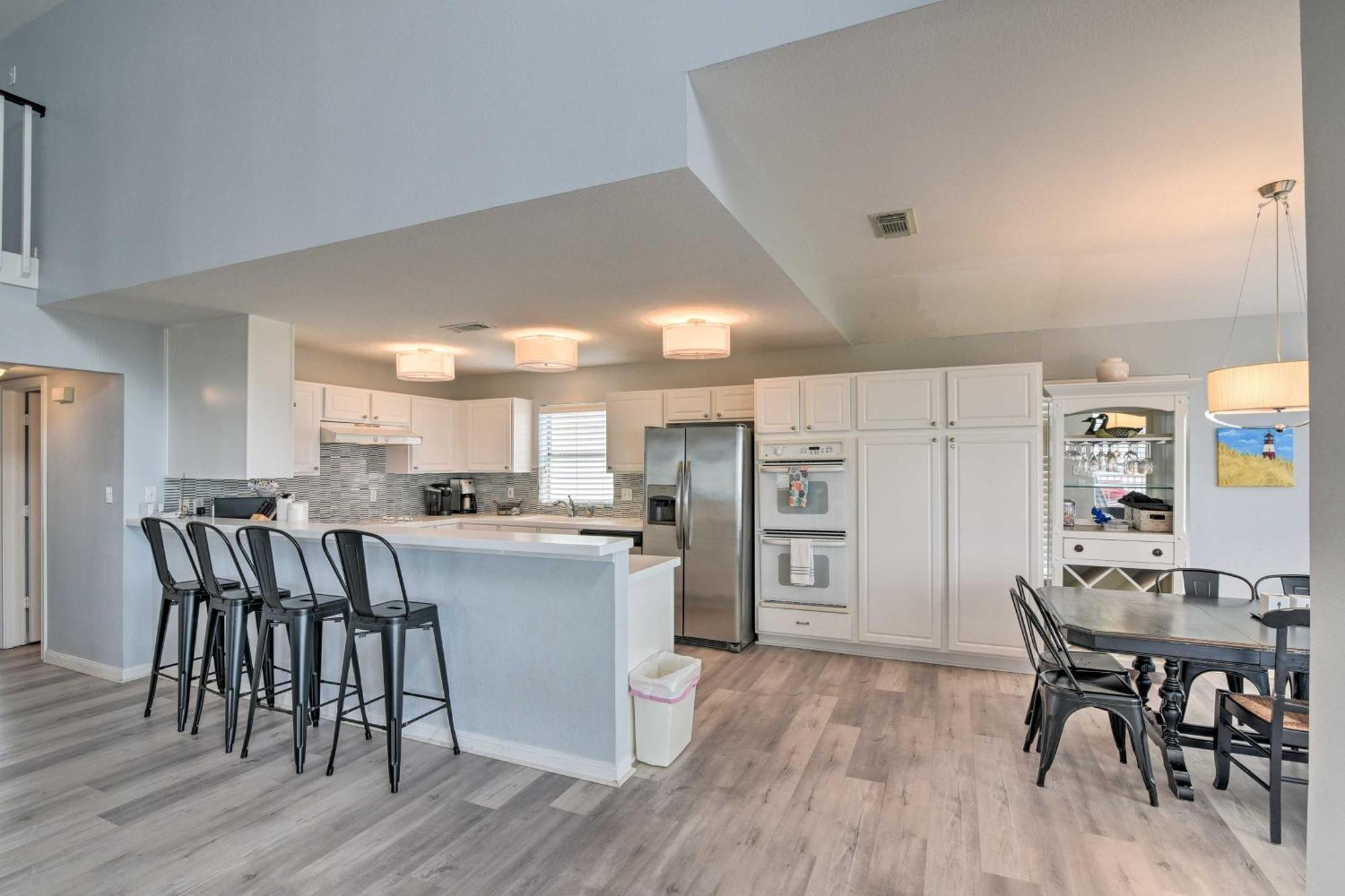 Oceanfront Galveston Home - Walk To Beach! ภายนอก รูปภาพ