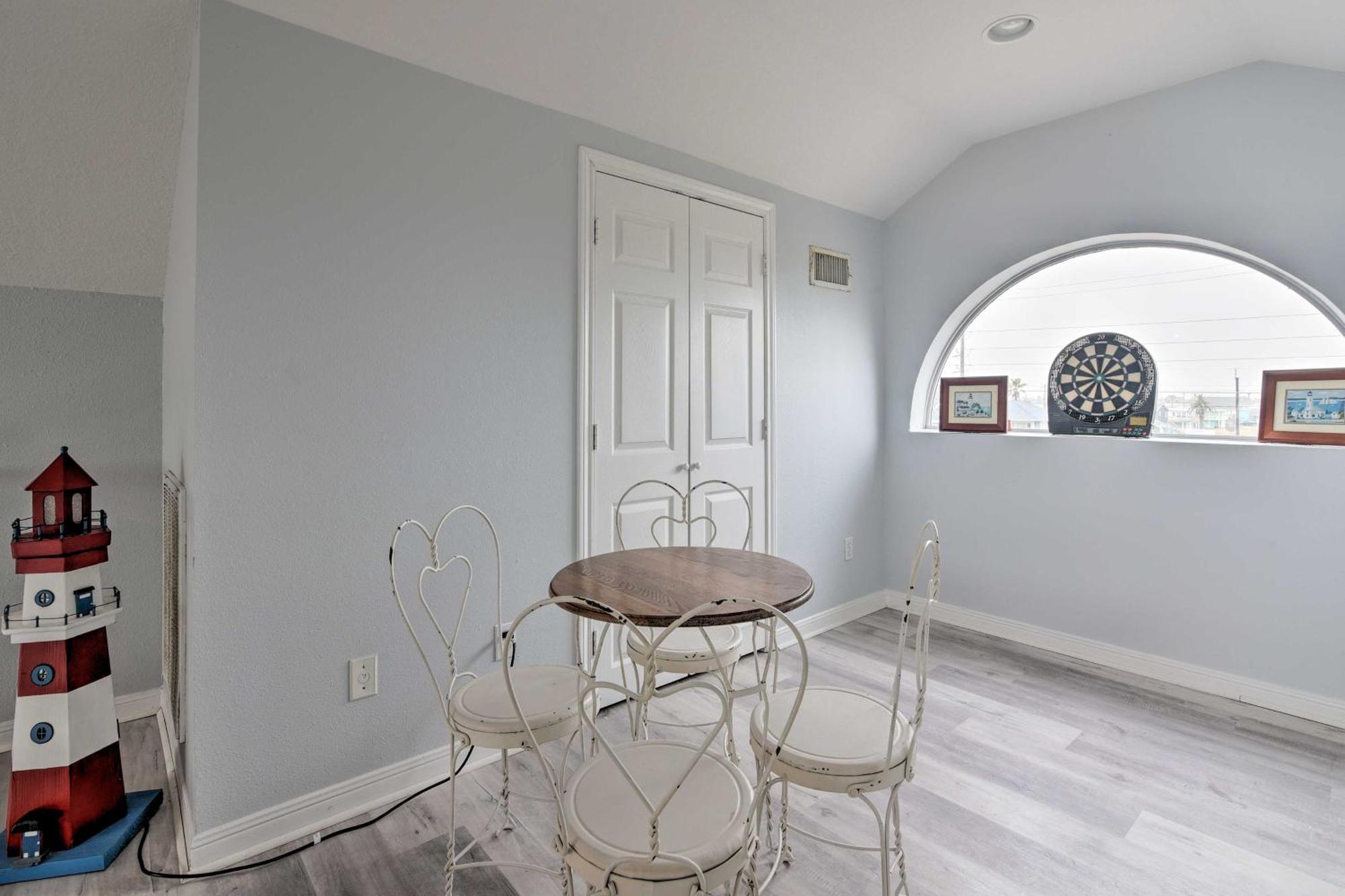 Oceanfront Galveston Home - Walk To Beach! ภายนอก รูปภาพ
