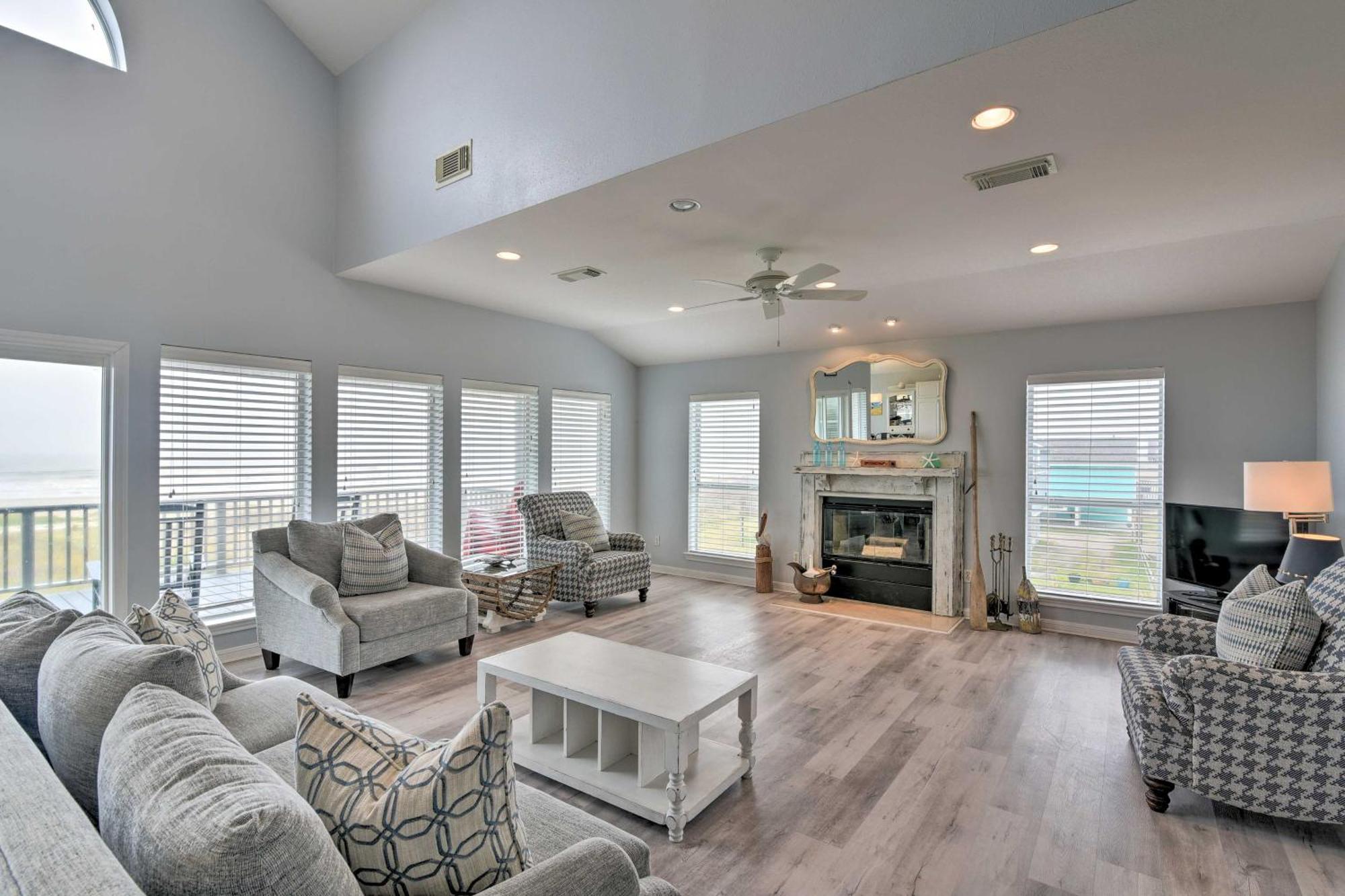 Oceanfront Galveston Home - Walk To Beach! ภายนอก รูปภาพ