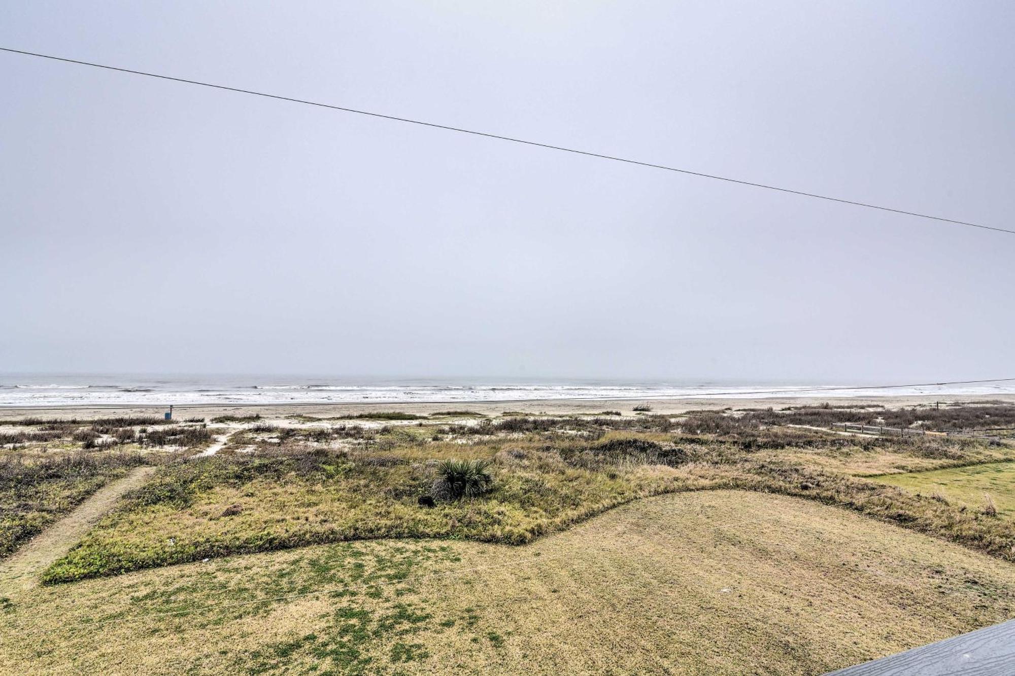 Oceanfront Galveston Home - Walk To Beach! ภายนอก รูปภาพ