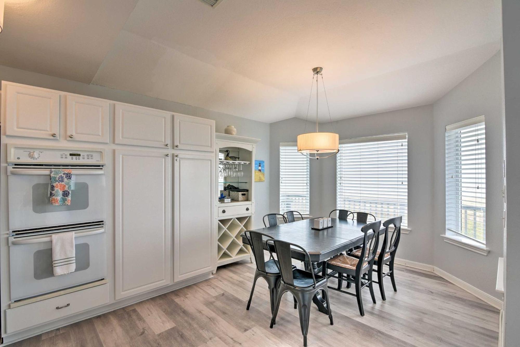 Oceanfront Galveston Home - Walk To Beach! ภายนอก รูปภาพ