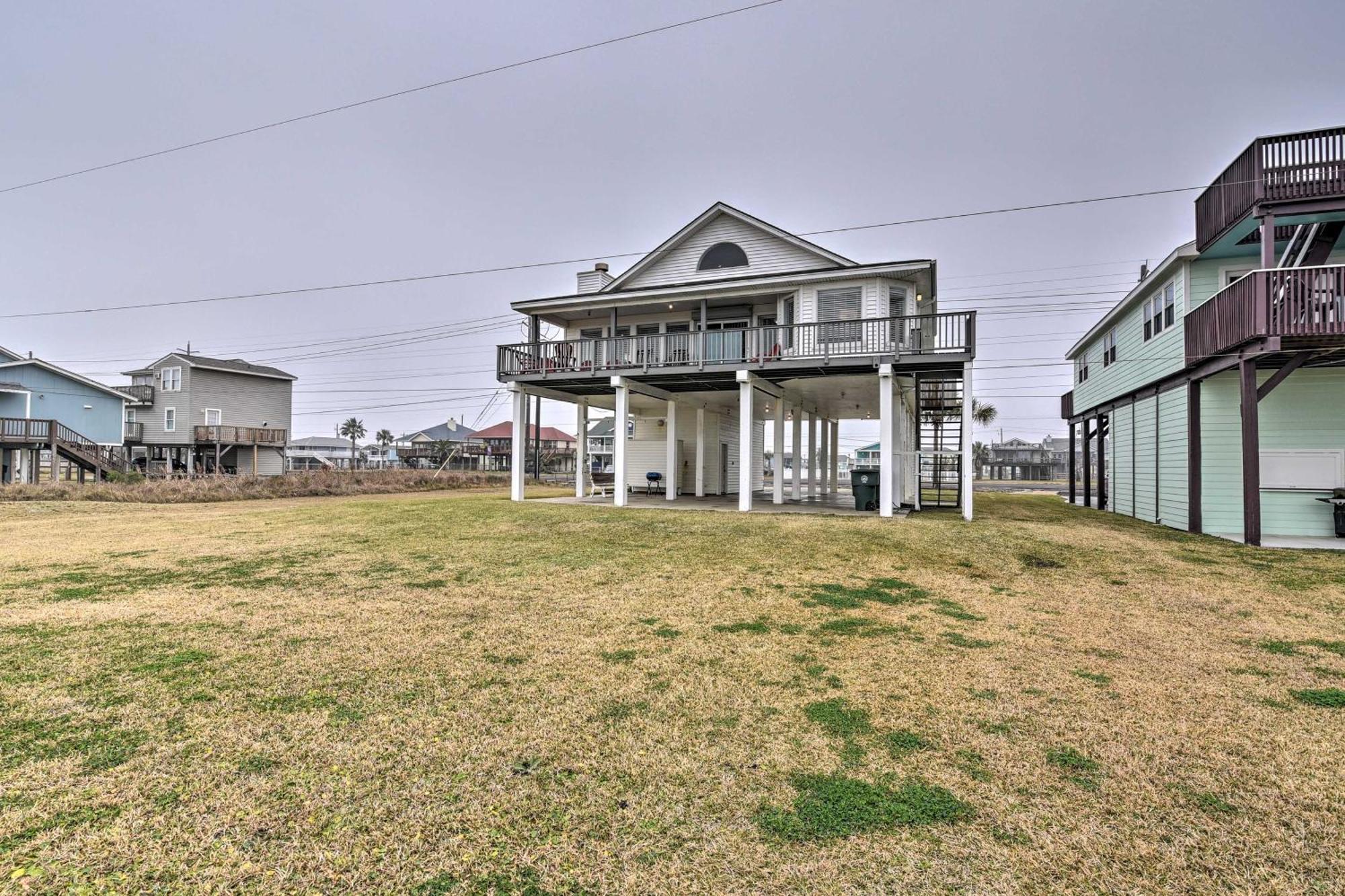 Oceanfront Galveston Home - Walk To Beach! ภายนอก รูปภาพ